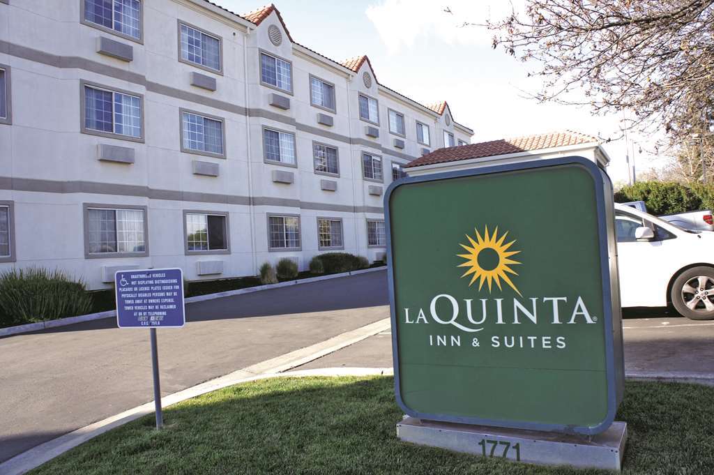 La Quinta By Wyndham Davis Hotel Eksteriør billede